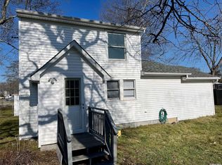 91 Laurelton Dr, Mastic Beach, NY 11951