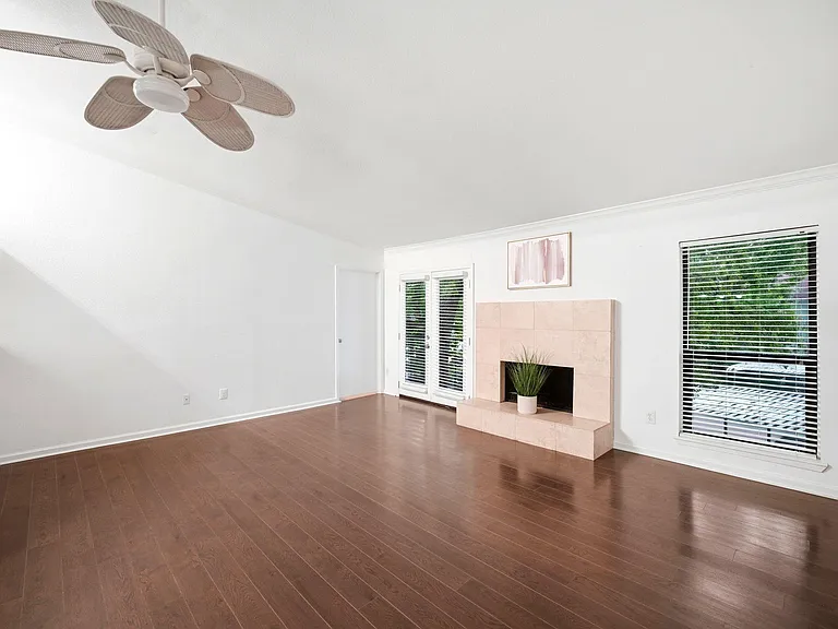 2425 Augusta Dr #22 — Photo 10