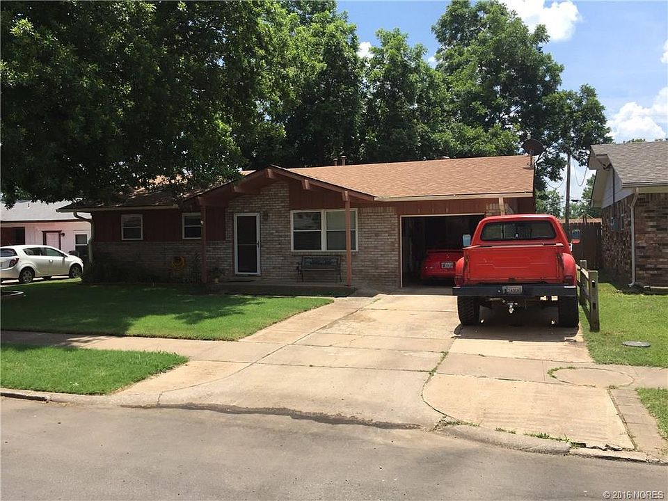 2nd image of 110 Aspen Dr