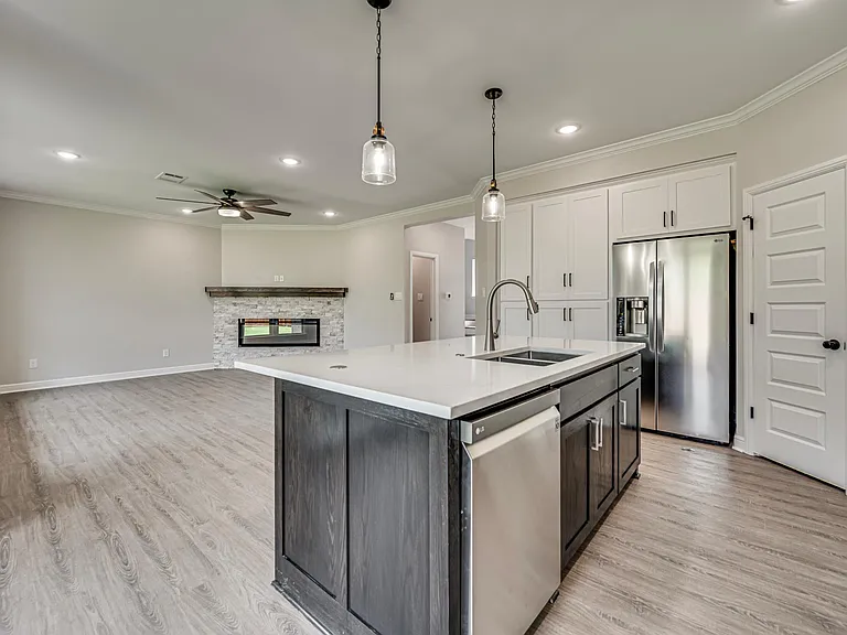 Nice open concept floor plan with lots of cabinets