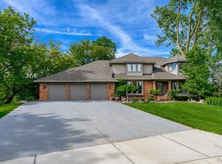 1218 Lake Valley Ct, Fenton, MI 48430