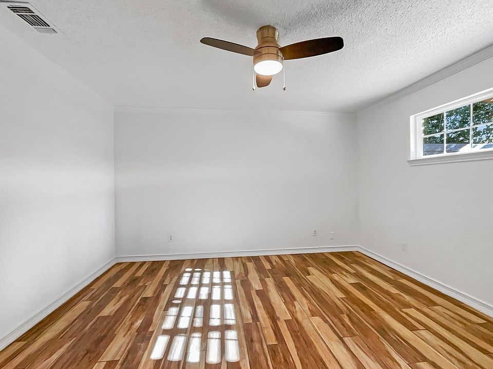 1st image of 1724 Sylvan Dr #1
