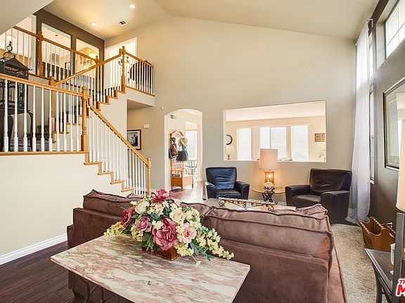 2nd image of 488 Knollwood Dr