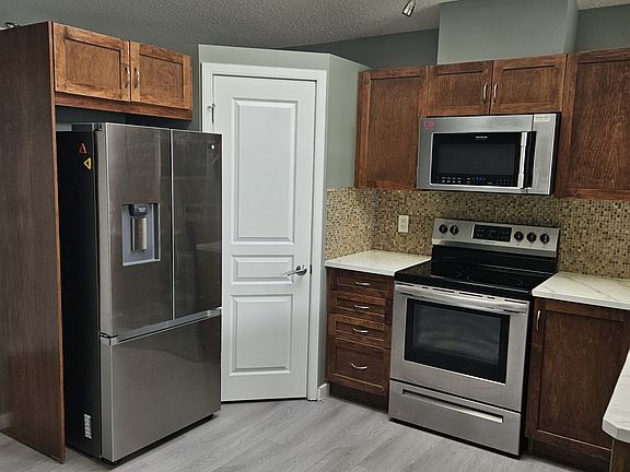 2nd image of 1194 New Brighton Park SE