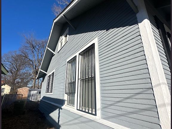 3rd image of 1075 Kney St