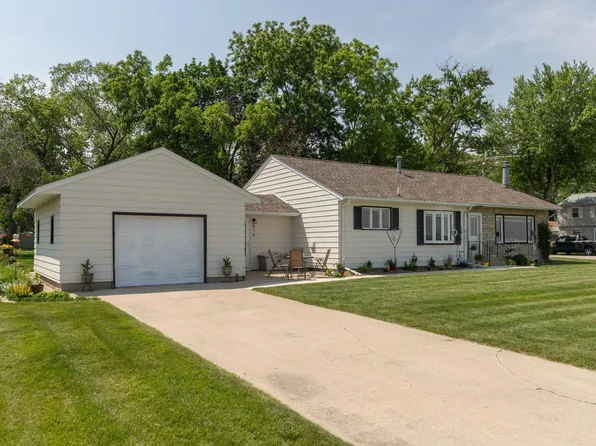 610 4th St, Lyle, MN 55953