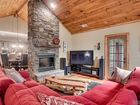 3rd image of 311 Black Oak Dr