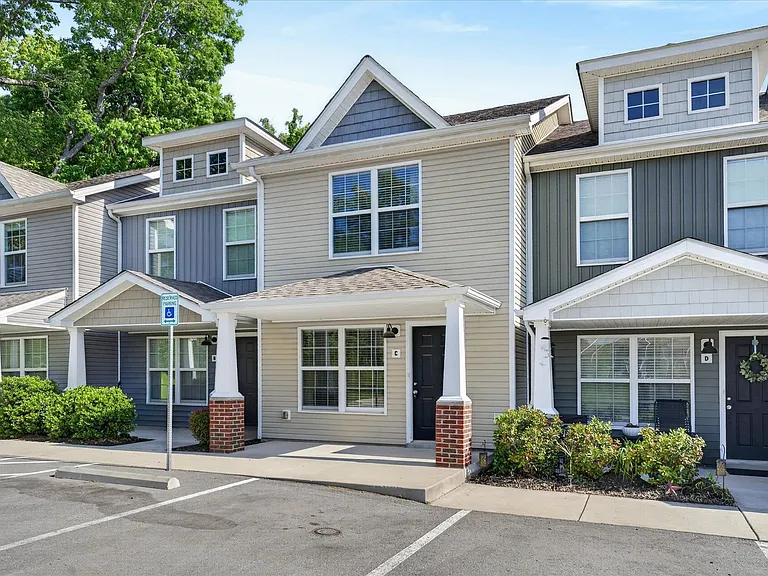 645 Stowe Ct #C — Photo 3