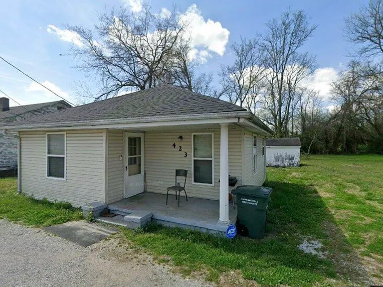 423 Cypress St — Photo 1