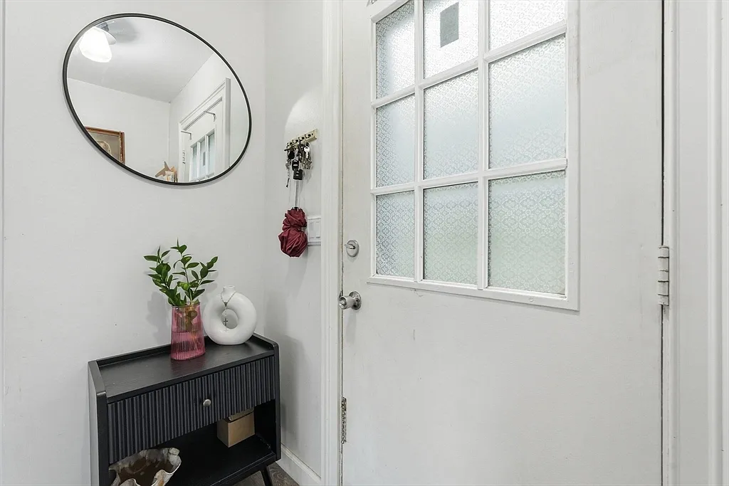 170 E Hadley Rd — Photo 3