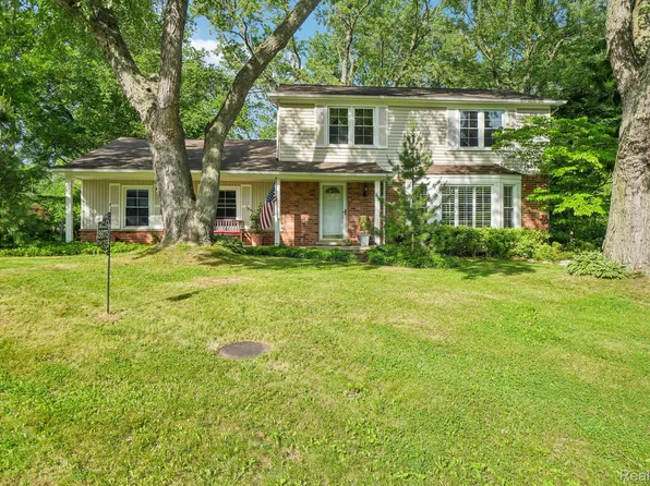 2675 Douglas Dr, Bloomfield Hills, MI 48304