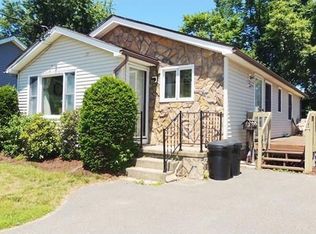 14 Quebec St, Chicopee, MA 01020