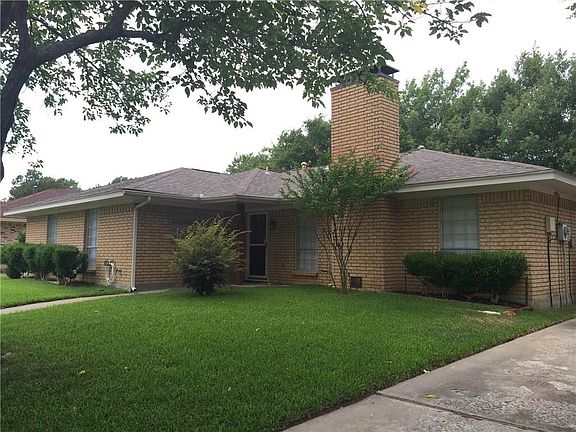 2nd image of 2735 N Cypress Cir