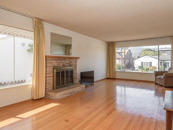 2nd image of 216 Acacia Ave