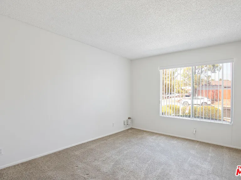 5464 Evelyn Dr — Photo 13