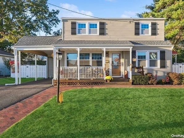 115 Raynor Street, West Babylon, NY 11704