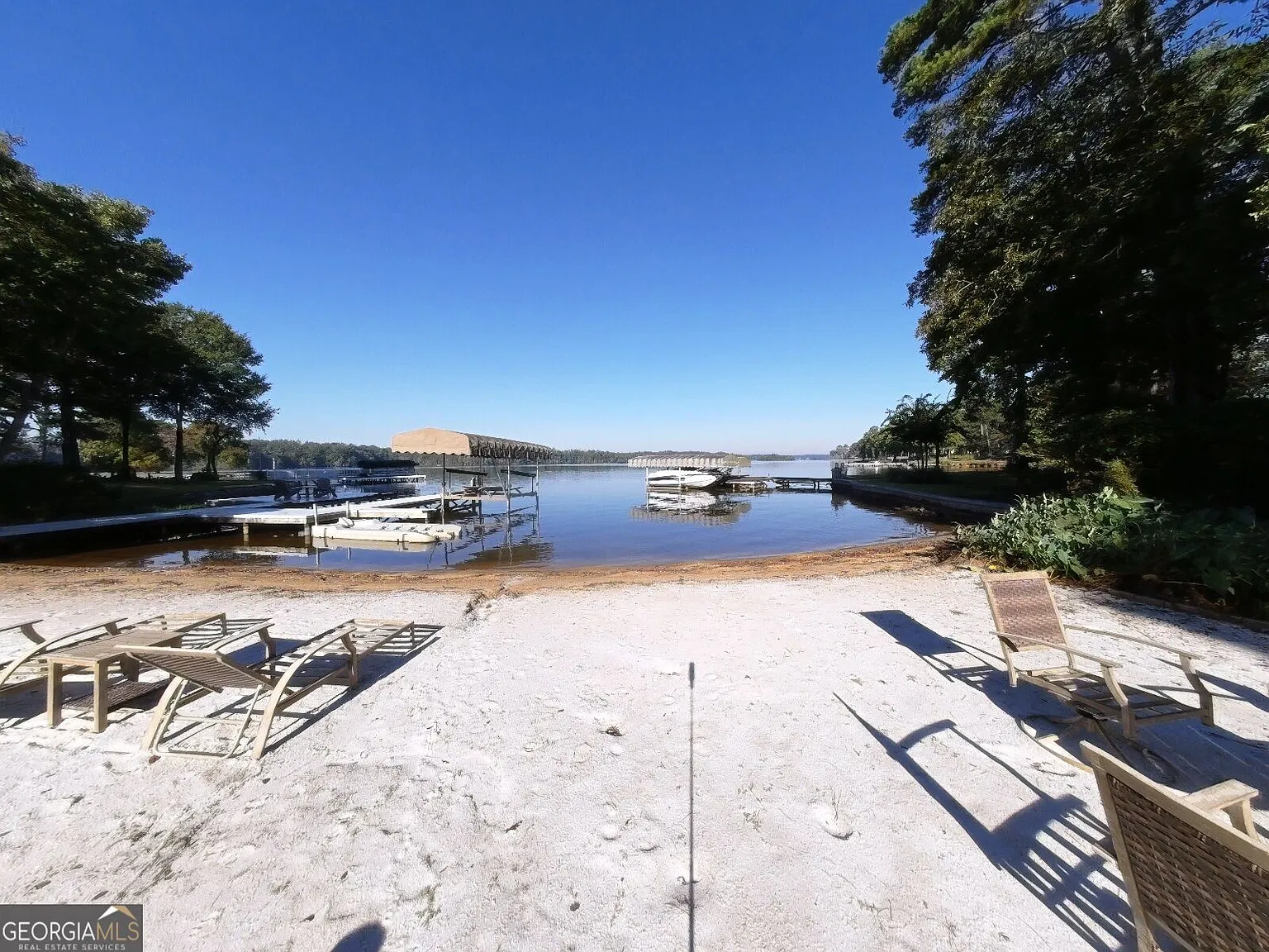 3 bed, 2.0 bath, 1518 sqft, $4,000 — Photo 2