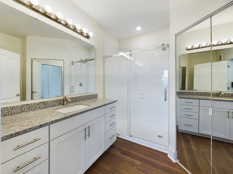 Hickory Cottages Apartment Homes — Photo 78