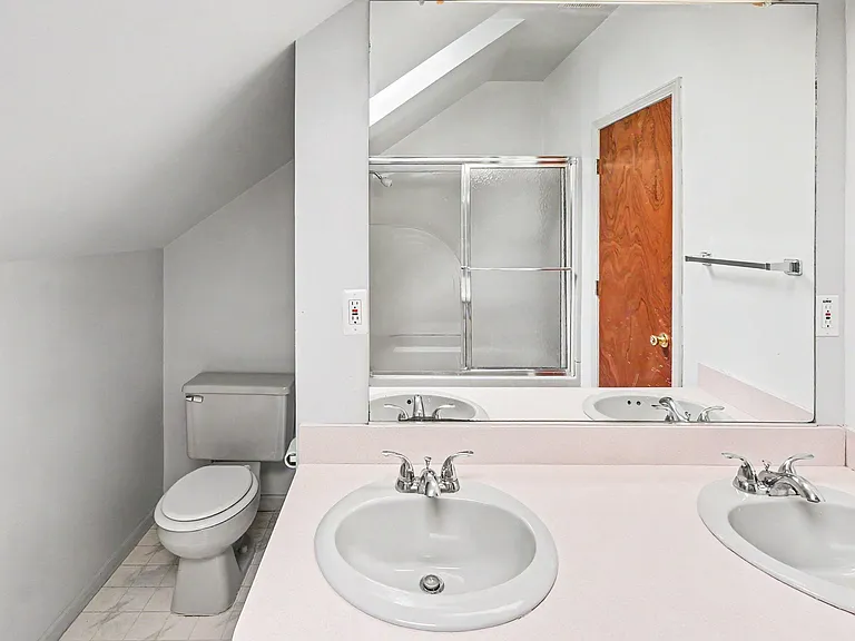 1616 Morton Ave — Photo 15