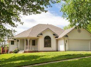 3245 NW Hickory Ridge Ln, Topeka, KS 66618