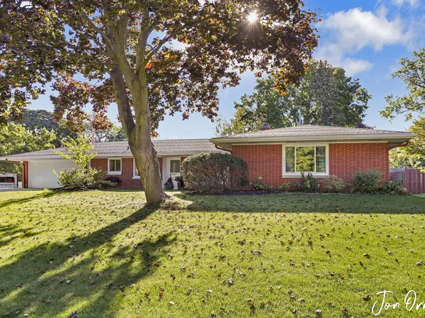 814 Bertsch Dr, Holland, MI 49423