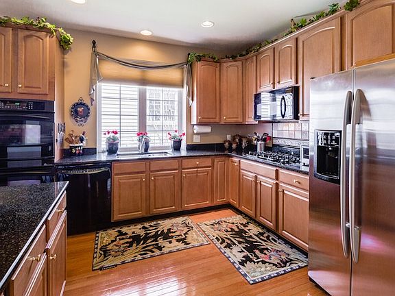3rd image of 341 Astilbe Dr