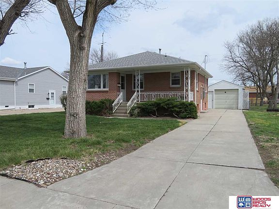2nd image of 1811 N Huston Ave
