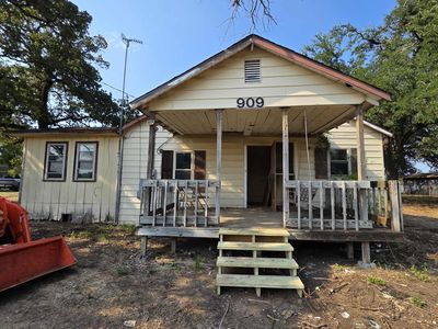 909 E Sears St, Denison, TX, 75021