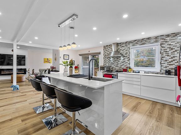 5th image of 24 Oak Dr