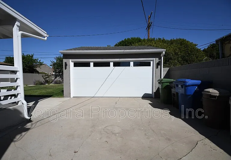 6531 W 85th St — Photo 37