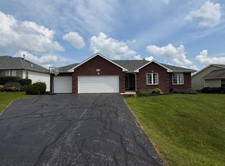 3747 Foxglove Ln, Winnebago, IL 61088
