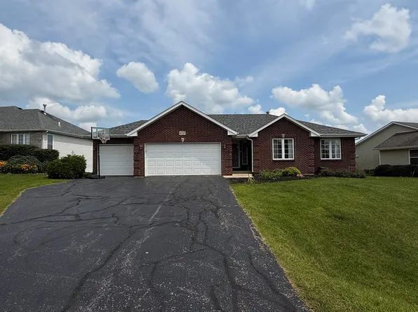 3747 Foxglove Ln, Winnebago, IL 61088