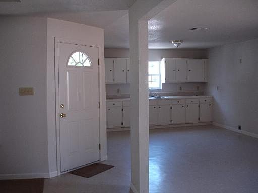 5th image of 527 GROSVENOR BLVD