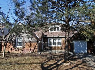 6906 N Knox Ave, Lincolnwood, IL