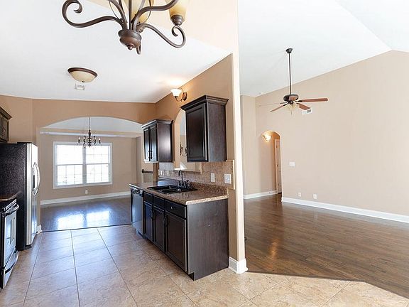 4th image of 3701 Windmill Ct