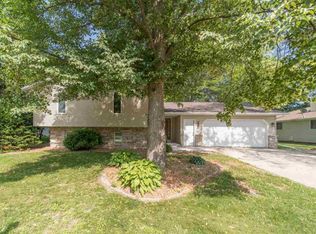 1235 Darlene Dr, Menasha, WI 54952
