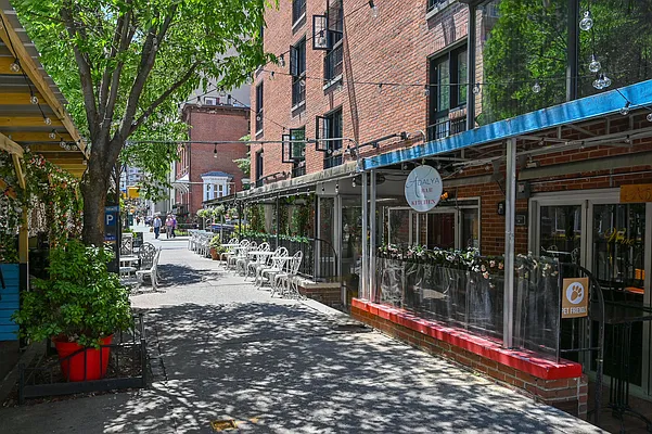 Sold by Poljan Properties Inc. | media 32