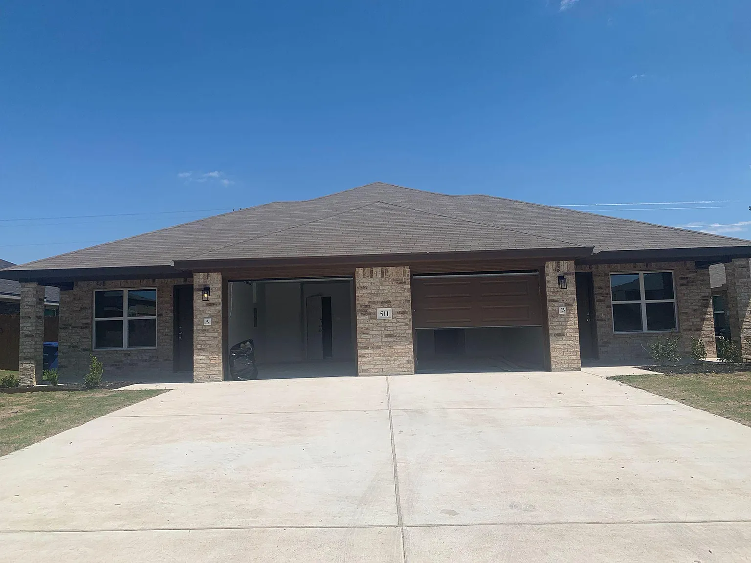 3 bed, 1400 sqft, $1,600 — Photo 1