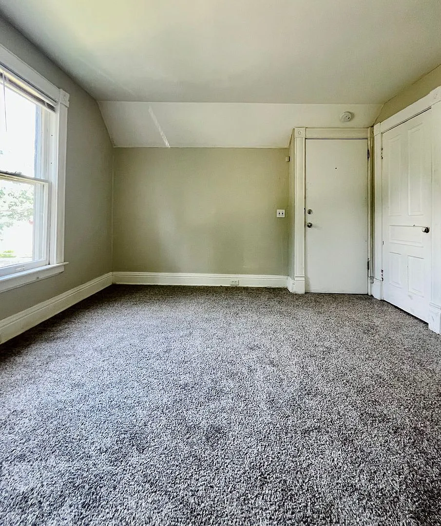 2 bed, 1.0 bath, $875 — Photo 3