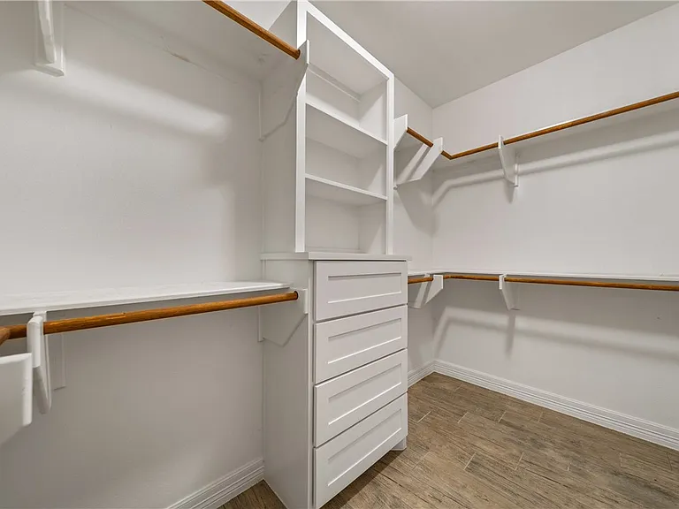 7721 Dove Hollow Dr — Photo 21