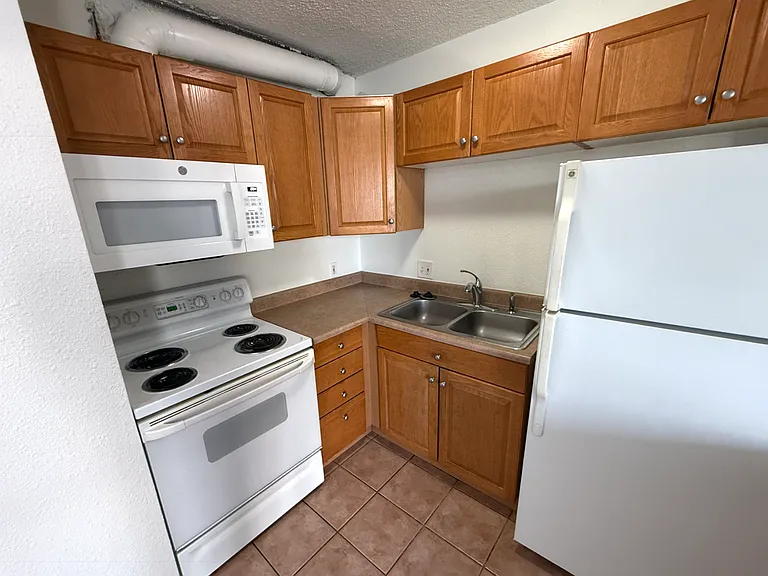 2500 S York St #411 — Photo 3