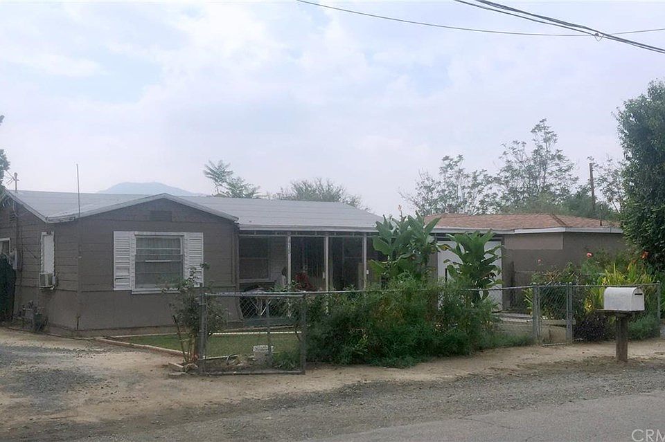 1st image of 415 E Caroline St