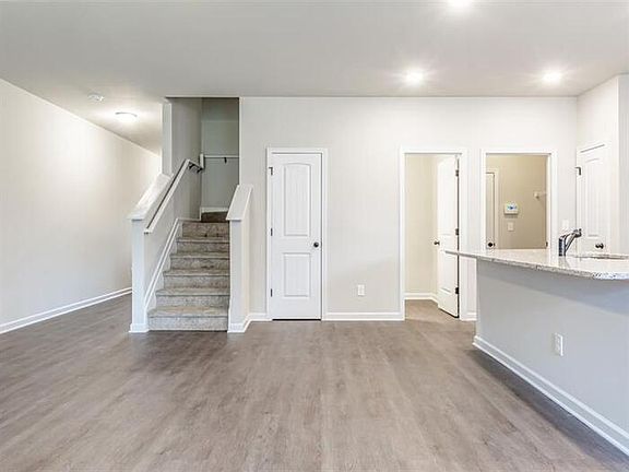 2nd image of 1112 McConaughy Ct