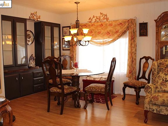 3rd image of 82 Creekside Dr