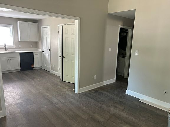 4th image of 627 W Northwest Blvd
