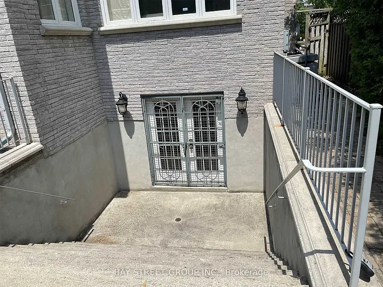 201 McKee Ave — Photo 10