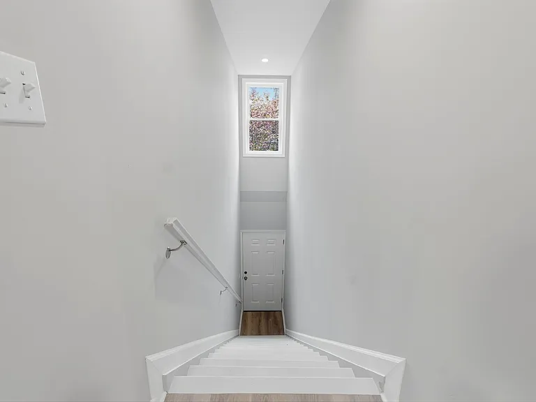 341 Diamond Bridge Ave #2 — Photo 5
