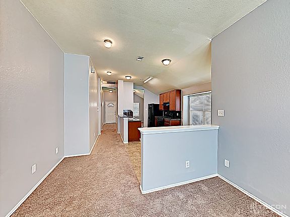 3rd image of 402 Annatto Ln