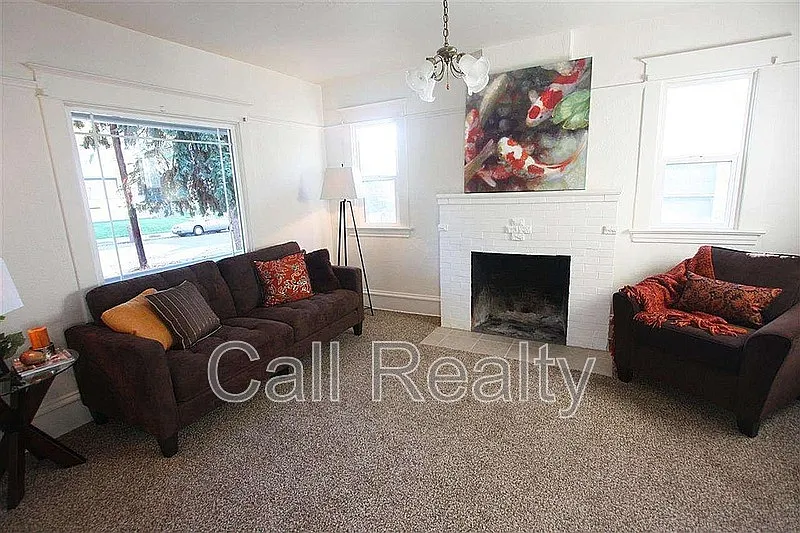 4 bed, 1.0 bath, 2096 sqft, $2,000 — Photo 3