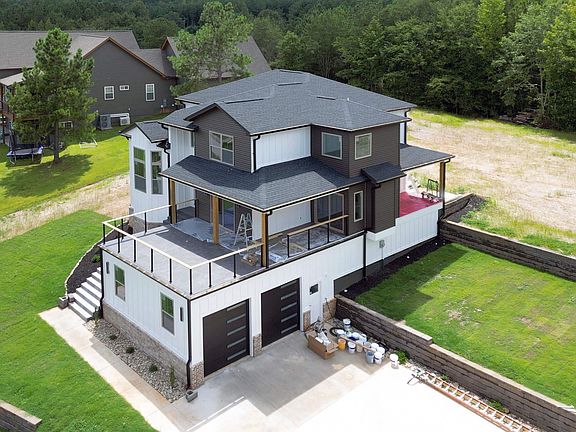 4th image of 230 Hammond Cir